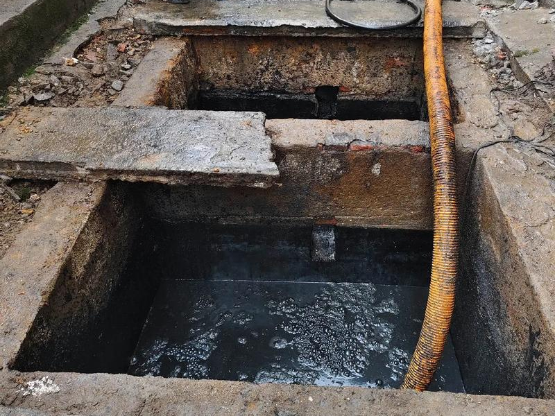 谷里清理化粪池